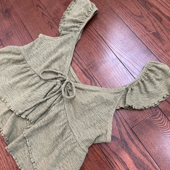 American Eagle Flutter Sleeve Crop Top - Picture 3 of 6